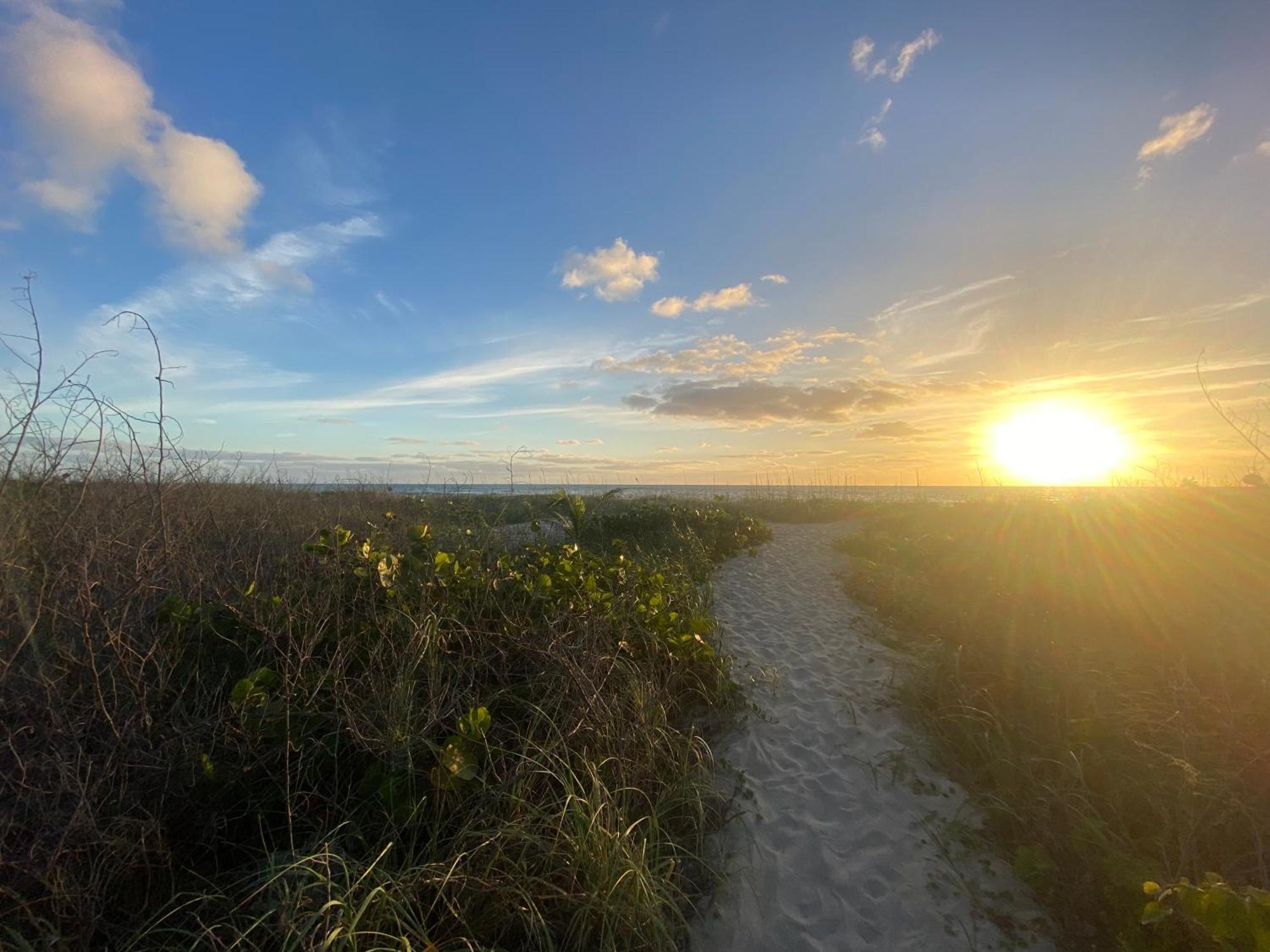 Sandy Shores - 2Br Beach Getaway And Surf Spot Fort Pierce Kültér fotó